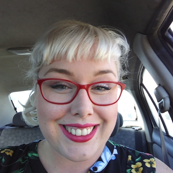 Meet your Posher, Sarah - Picture 1 of 1